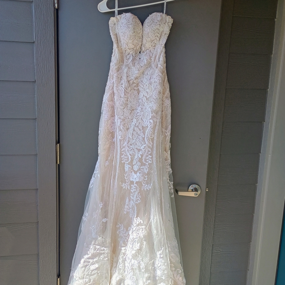 Elegant Lace Strapless Gown